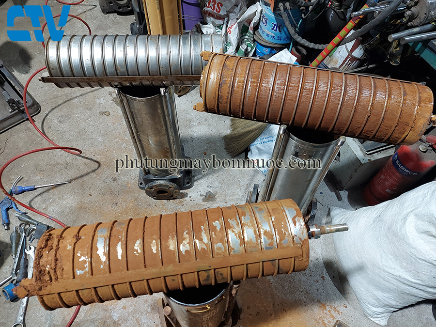 Vệ sinh buồng cánh máy bơm trục đứng CNP